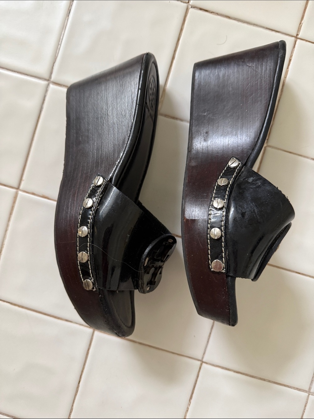 Tory Burch, size 7 black patent, leather mules, slides sandals open toe. - Picture 2 of 5